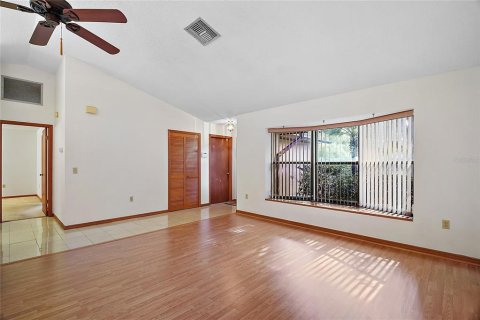 Casa en venta en Eustis, Florida, 3 dormitorios, 164.81 m2 № 1760330 - foto 9