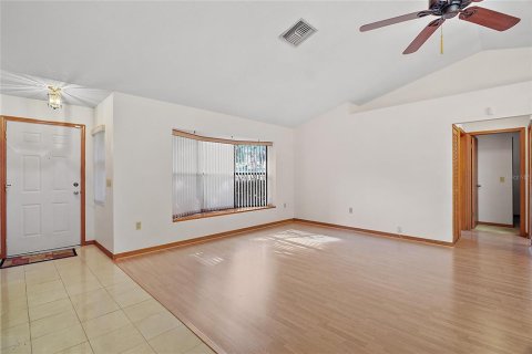 Casa en venta en Eustis, Florida, 3 dormitorios, 164.81 m2 № 1760330 - foto 5