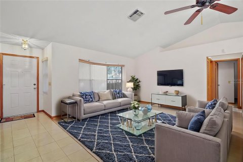 Casa en venta en Eustis, Florida, 3 dormitorios, 164.81 m2 № 1760330 - foto 4