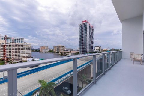 Condo in Hollywood, Florida, 2 bedrooms  № 1943160 - photo 20