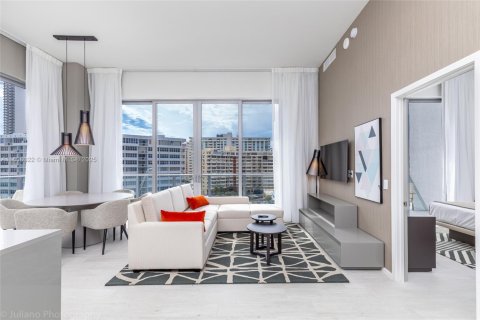 Condo in Hollywood, Florida, 2 bedrooms  № 1943160 - photo 2