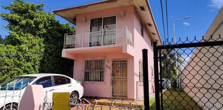 Casa en Miami, Florida 2 dormitorios, 96.62 m2 № 2192532