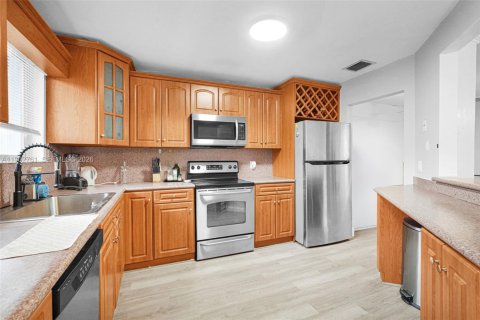 Touwnhouse à vendre à Deerfield Beach, Floride: 2 chambres, 120.77 m2 № 2025876 - photo 12