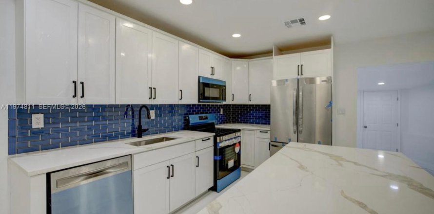 House in Fort Lauderdale, Florida 4 bedrooms, 221.76 sq.m. № 2036112