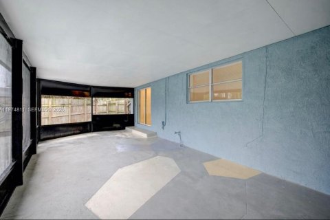 House in Fort Lauderdale, Florida 4 bedrooms, 221.76 sq.m. № 2036112 - photo 8