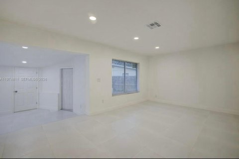 House in Fort Lauderdale, Florida 4 bedrooms, 221.76 sq.m. № 2036112 - photo 5
