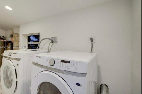 House in Fort Lauderdale, Florida 4 bedrooms, 221.76 sq.m. № 2036112 - photo 7