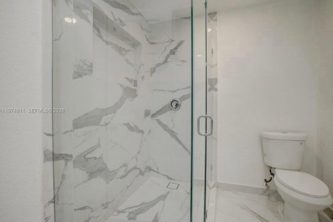 House in Fort Lauderdale, Florida 4 bedrooms, 221.76 sq.m. № 2036112 - photo 14