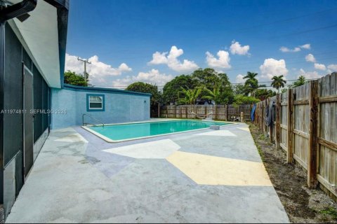 House in Fort Lauderdale, Florida 4 bedrooms, 221.76 sq.m. № 2036112 - photo 11