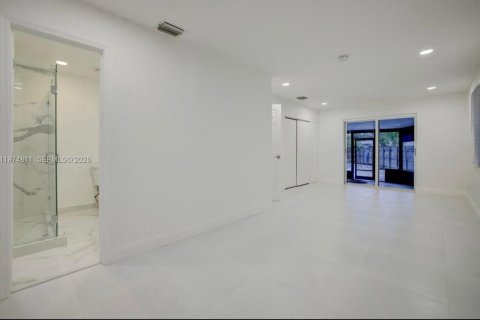 House in Fort Lauderdale, Florida 4 bedrooms, 221.76 sq.m. № 2036112 - photo 13