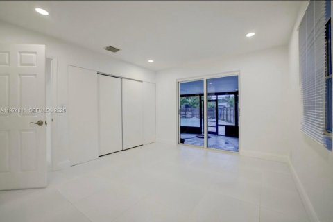 House in Fort Lauderdale, Florida 4 bedrooms, 221.76 sq.m. № 2036112 - photo 15