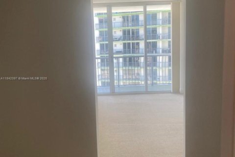 Condominio en alquiler en Miami, Florida, 1 dormitorio, 73.49 m2 № 1836694 - foto 11