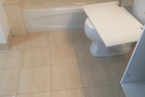Condominio en alquiler en Miami, Florida, 1 dormitorio, 73.49 m2 № 1836694 - foto 12