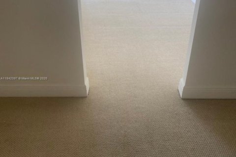 Condominio en alquiler en Miami, Florida, 1 dormitorio, 73.49 m2 № 1836694 - foto 6