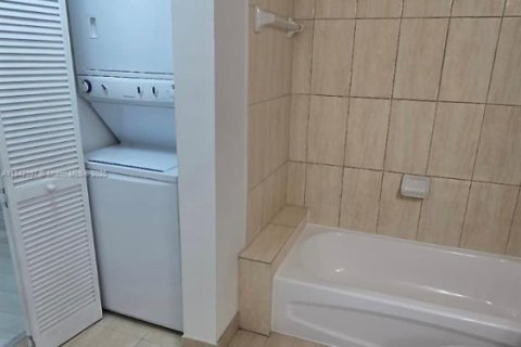 Снять в аренду кондоминиум в Майами, Флорида 1 спальня, 73.49м2, № 1836694 - фото 28