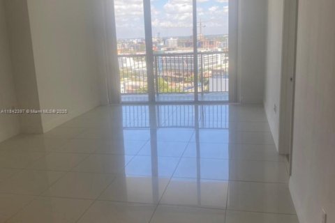 Condominio en alquiler en Miami, Florida, 1 dormitorio, 73.49 m2 № 1836694 - foto 5