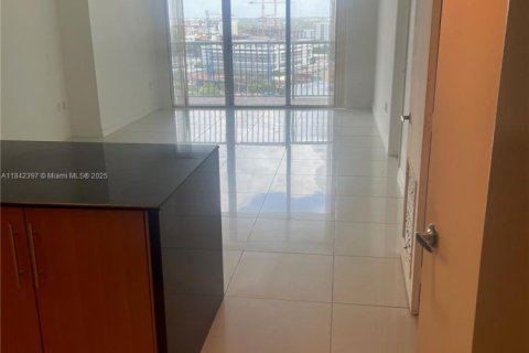 Condominio en alquiler en Miami, Florida, 1 dormitorio, 73.49 m2 № 1836694 - foto 2