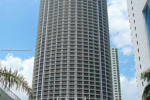 Condominio en alquiler en Miami, Florida, 1 dormitorio, 73.49 m2 № 1836694 - foto 1