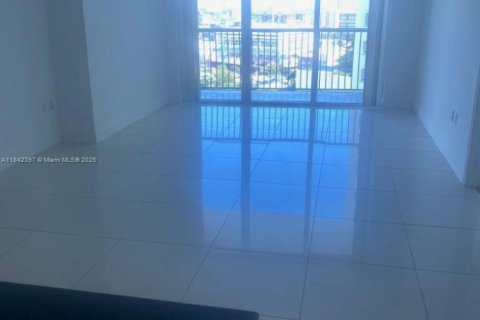 Condominio en alquiler en Miami, Florida, 1 dormitorio, 73.49 m2 № 1836694 - foto 24
