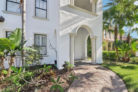 House in Tampa, Florida 4 bedrooms, 311.22 sq.m. № 1745560 - photo 3