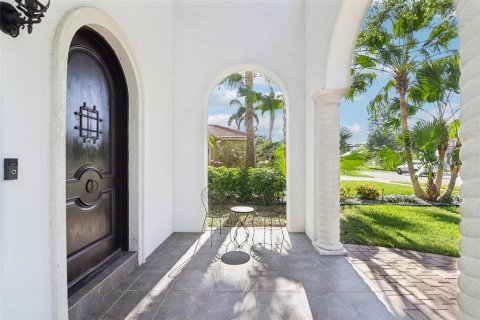 House in Tampa, Florida 4 bedrooms, 311.22 sq.m. № 1745560 - photo 4