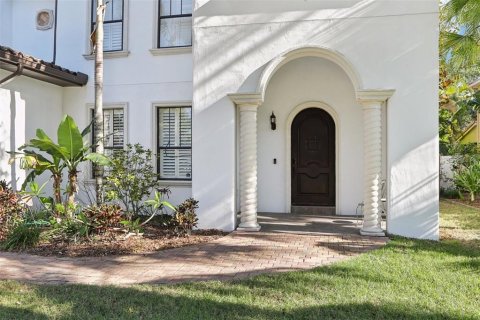 House in Tampa, Florida 4 bedrooms, 311.22 sq.m. № 1745560 - photo 5