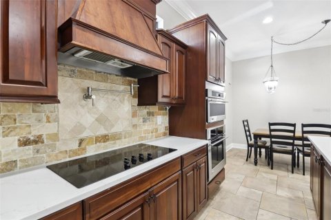 House in Tampa, Florida 4 bedrooms, 311.22 sq.m. № 1745560 - photo 15