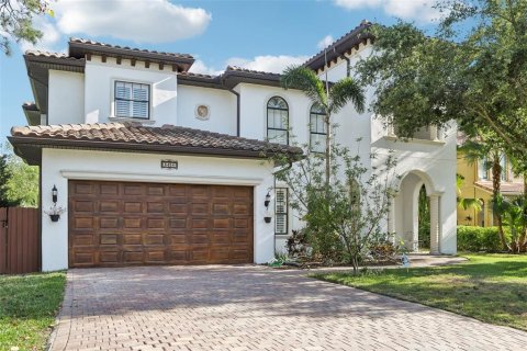 House in Tampa, Florida 4 bedrooms, 311.22 sq.m. № 1745560 - photo 1