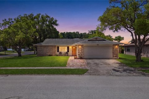 House in New Port Richey, Florida 3 bedrooms, 149.29 sq.m. № 2116919