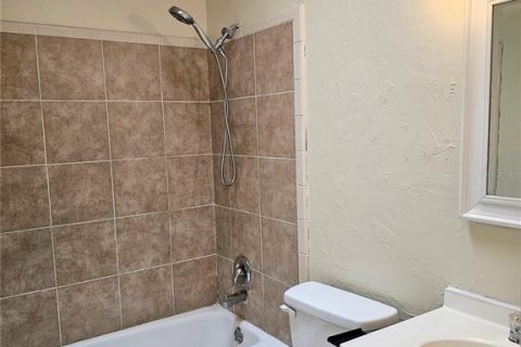 House in Kissimmee, Florida 3 bedrooms, 112.23 sq.m. № 2405446 - photo 7