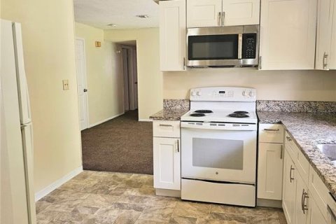House in Kissimmee, Florida 3 bedrooms, 112.23 sq.m. № 2405446 - photo 2