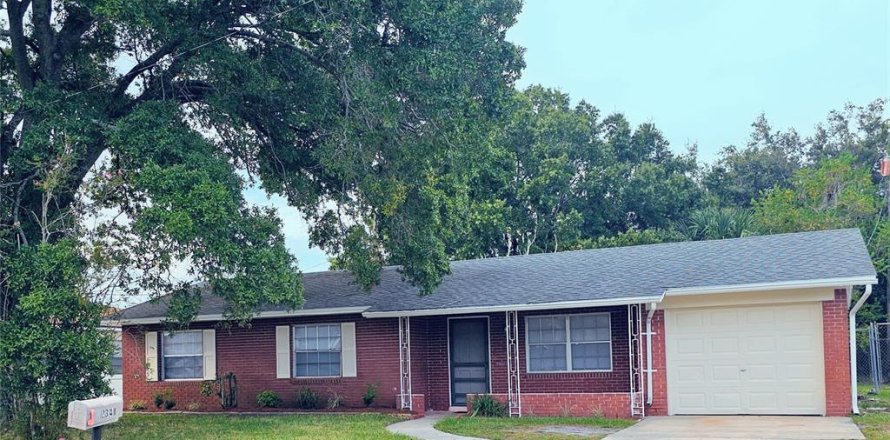 House in Kissimmee, Florida 3 bedrooms, 112.23 sq.m. № 2405446