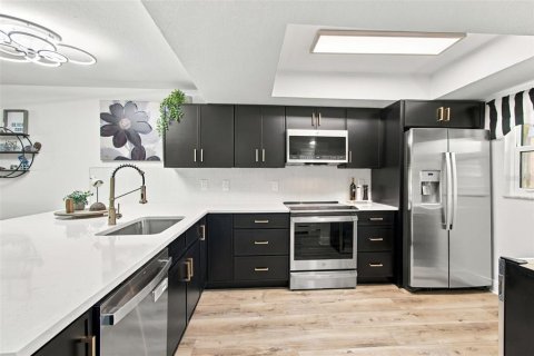 Condo in Palm Harbor, Florida, 2 bedrooms  № 2394255 - photo 7
