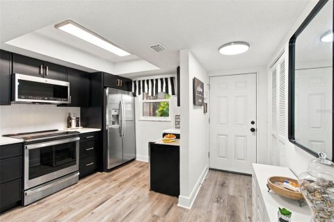 Condo in Palm Harbor, Florida, 2 bedrooms  № 2394255 - photo 4