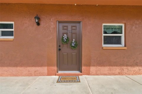 Condo in Palm Harbor, Florida, 2 bedrooms  № 2394255 - photo 2