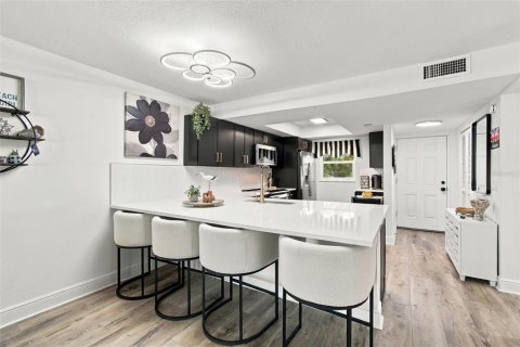 Condo in Palm Harbor, Florida, 2 bedrooms  № 2394255 - photo 5