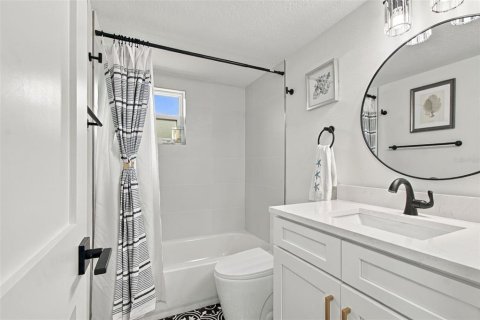 Condo in Palm Harbor, Florida, 2 bedrooms  № 2394255 - photo 15
