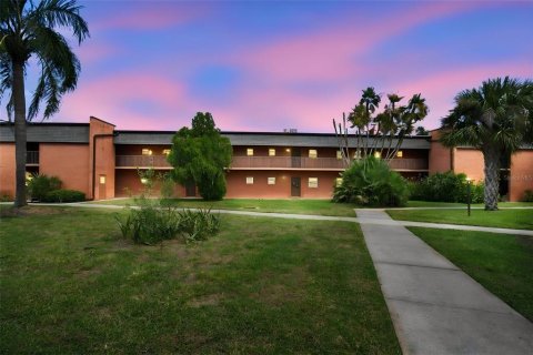 Condo in Palm Harbor, Florida, 2 bedrooms  № 2394255