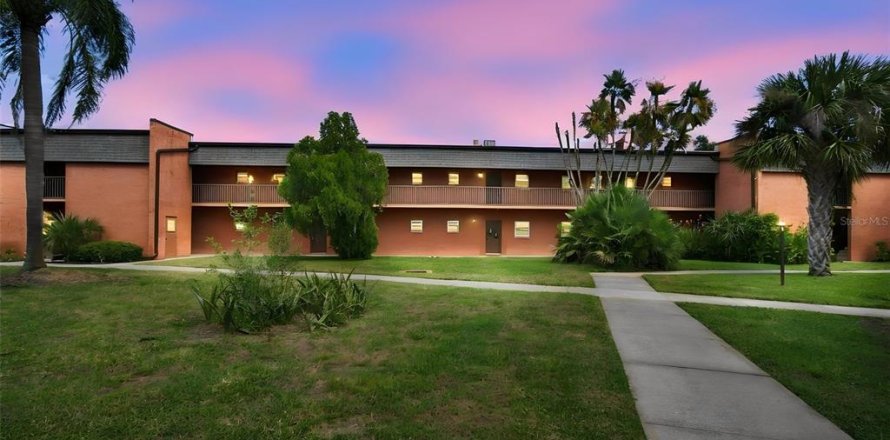 Condo in Palm Harbor, Florida, 2 bedrooms  № 2394255