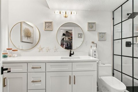 Condo in Palm Harbor, Florida, 2 bedrooms  № 2394255 - photo 27