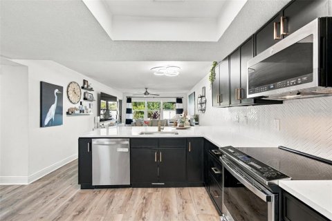 Condo in Palm Harbor, Florida, 2 bedrooms  № 2394255 - photo 9