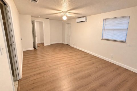Villa ou maison à vendre à Tampa, Floride: 6 chambres, 214.05 m2 № 2416528 - photo 15