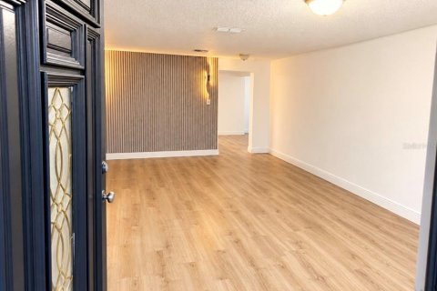 Villa ou maison à vendre à Tampa, Floride: 6 chambres, 214.05 m2 № 2416528 - photo 5