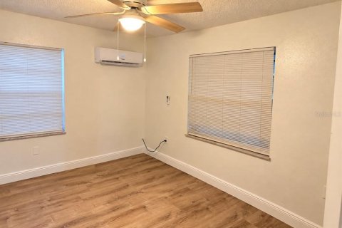 Villa ou maison à vendre à Tampa, Floride: 6 chambres, 214.05 m2 № 2416528 - photo 11