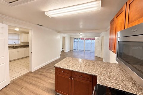 Villa ou maison à vendre à Tampa, Floride: 6 chambres, 214.05 m2 № 2416528 - photo 8
