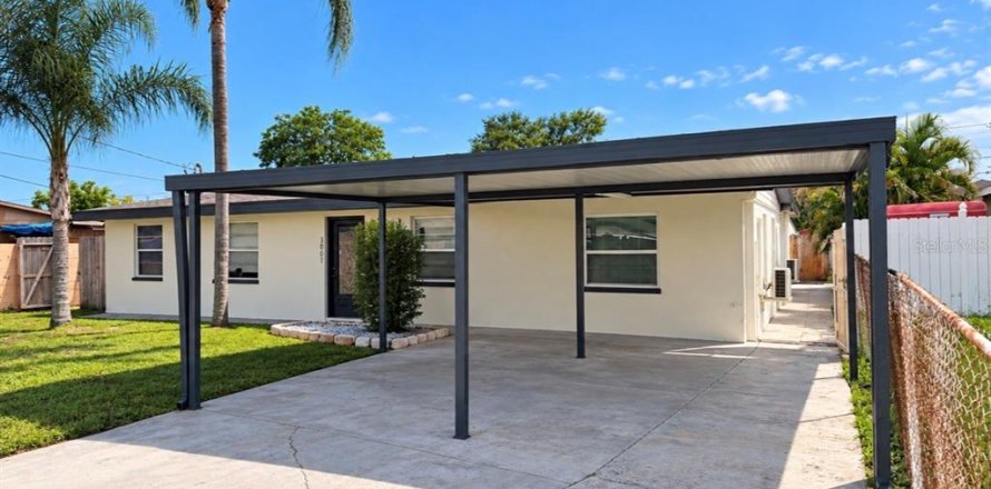 Villa ou maison à Tampa, Floride 6 chambres, 214.05 m2 № 2416528