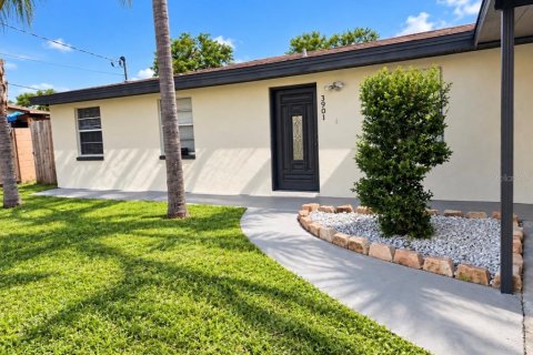 Villa ou maison à vendre à Tampa, Floride: 6 chambres, 214.05 m2 № 2416528 - photo 3