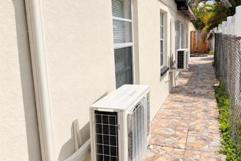 Villa ou maison à vendre à Tampa, Floride: 6 chambres, 214.05 m2 № 2416528 - photo 30