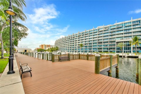 Condominio en alquiler en Aventura, Florida, 2 dormitorios, 107.4 m2 № 2028081 - foto 4