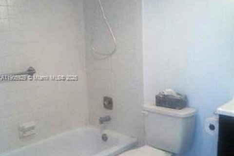 Condominio en venta en Coconut Creek, Florida, 1 dormitorio, 74.14 m2 № 1963567 - foto 10